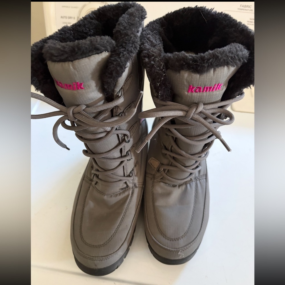 Kamik Women's Taupe Winter Boots with Pink Logo size 8
